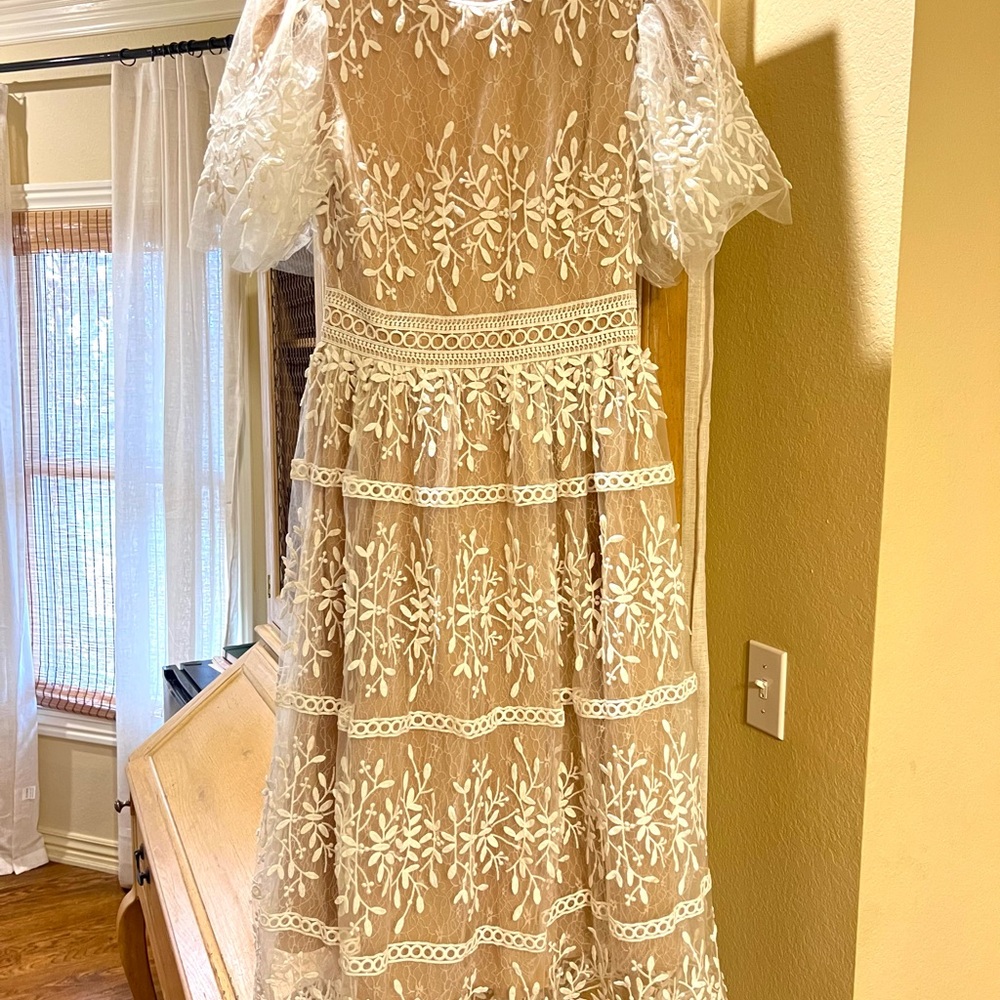 Ivy City Co White and Nude / Tan embroidered lace Midi Dress. Puff sleeve